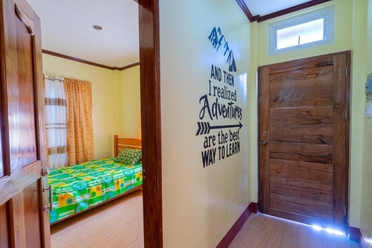 Joval Homestay Coron Bagian luar foto