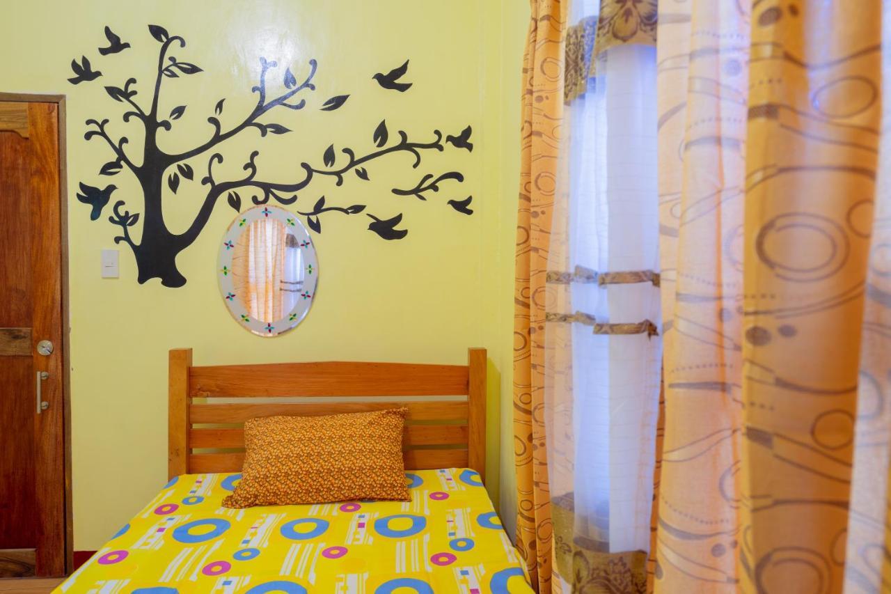 Joval Homestay Coron Bagian luar foto