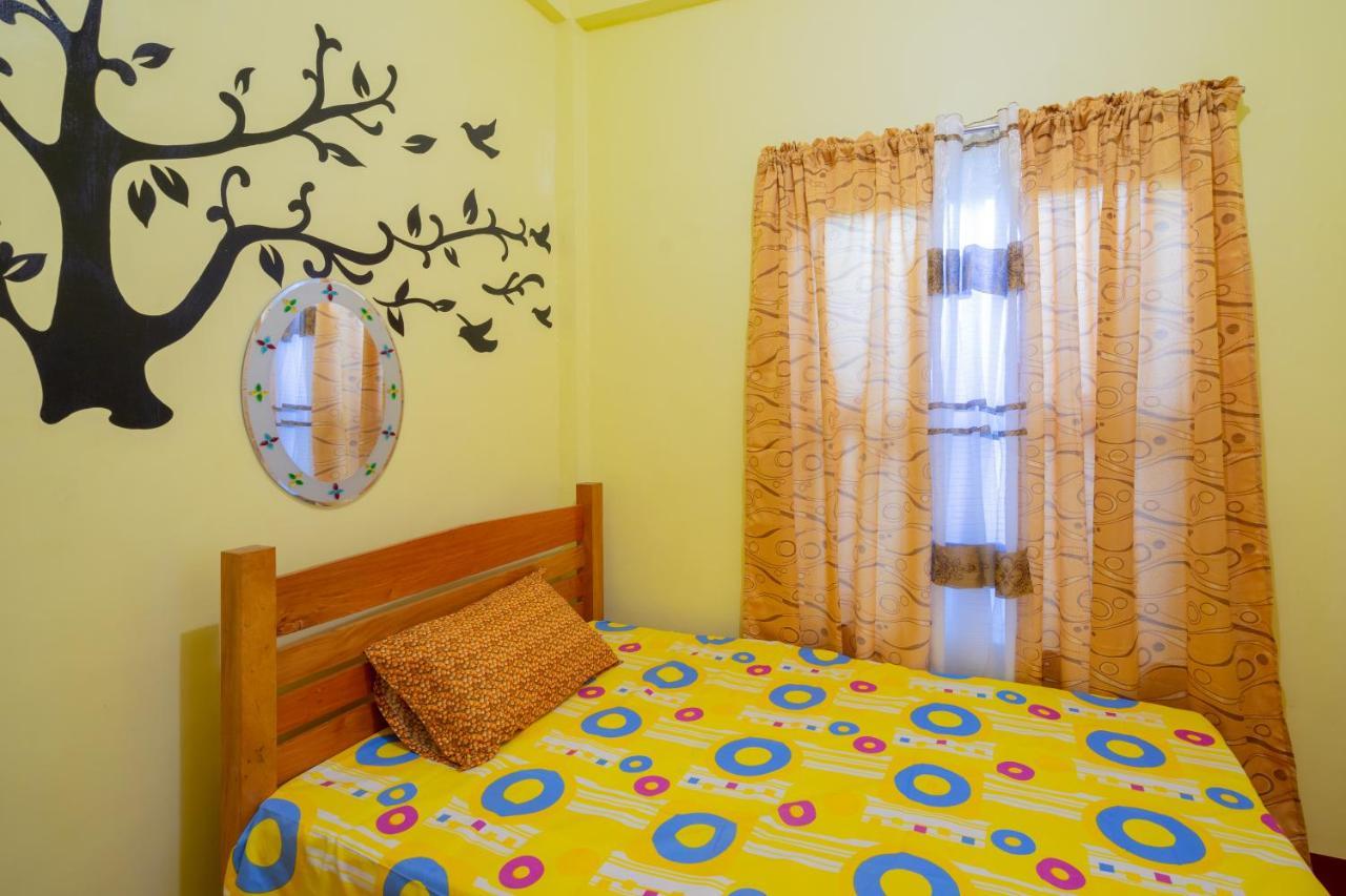 Joval Homestay Coron Bagian luar foto